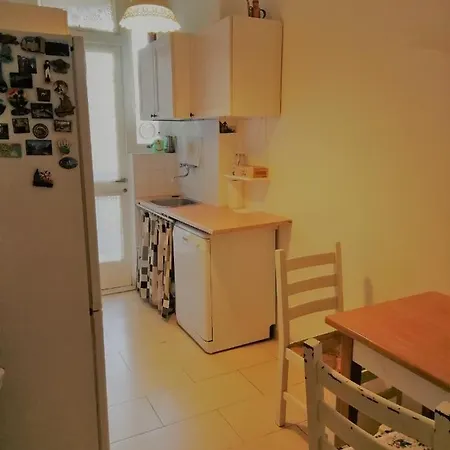 Sweet 4 Person In Apartament Affittacamere Trieste