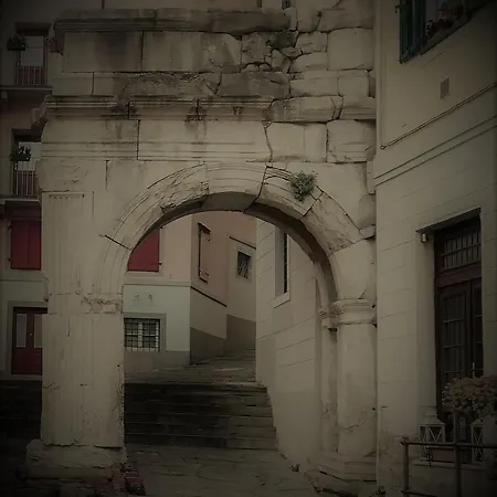 Affittacamere Sweet 4 Person In Apartament Trieste